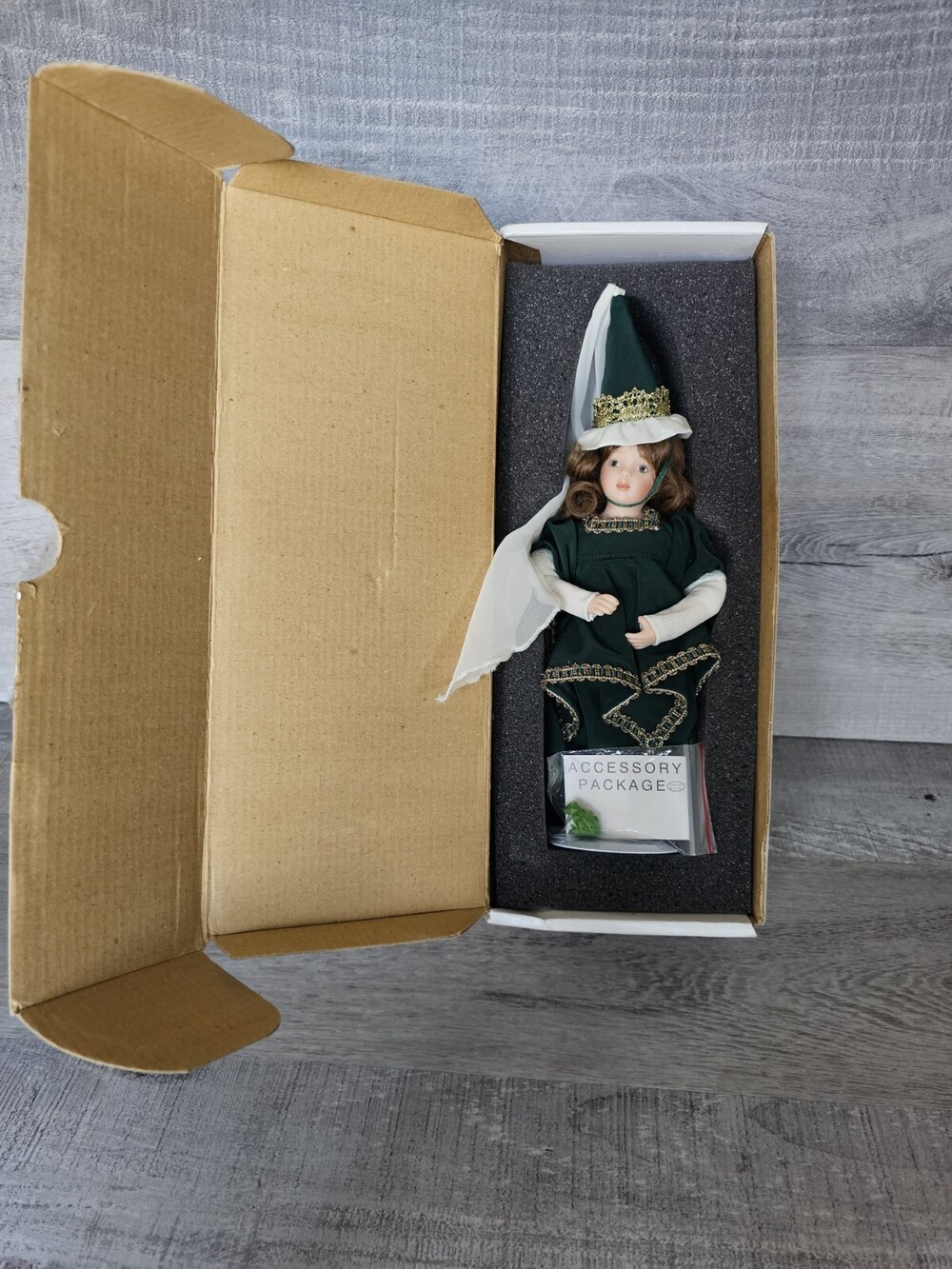 Danbury Mint Frog Princess Doll 11" Fairytale Stand Box Green Dress Vintage